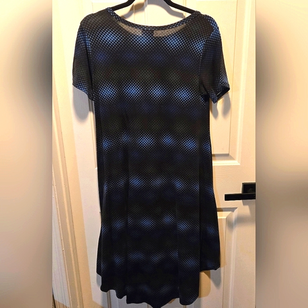Lularoe XSP Blk/Blue Geo Pattern Carly 👕 Dress Hi-Low Mid Length Front Pocket - Picture 2 of 6